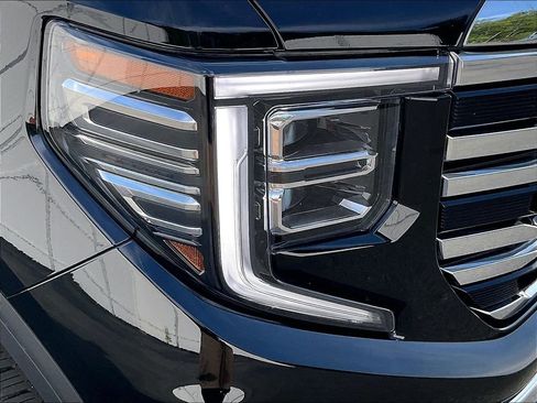 Used 2023 GMC Sierra 1500 SLT w/ SLT Premium Package AWD/4WD image 30