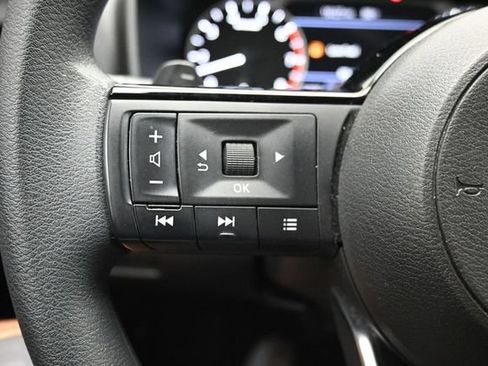 Used 2023 Nissan Rogue SV FWD image 11