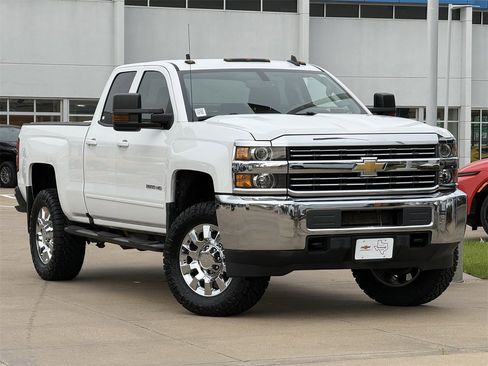 Used 2018 Chevrolet Silverado 2500 LT image 2