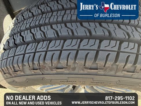 Used 2025 Chevrolet Colorado LT w/ LT Convenience Package AWD/4WD image 9