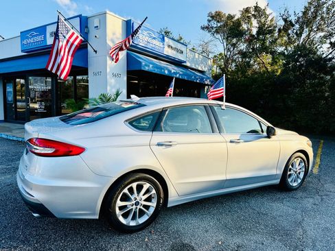 Used 2019 Ford Fusion SE image 9