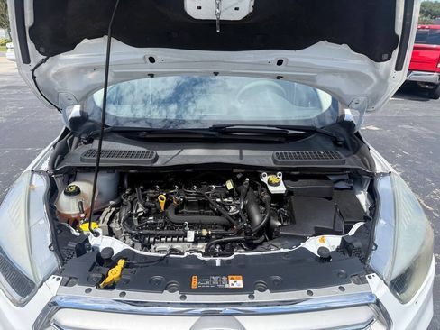 Used 2019 Ford Escape SE FWD image 29