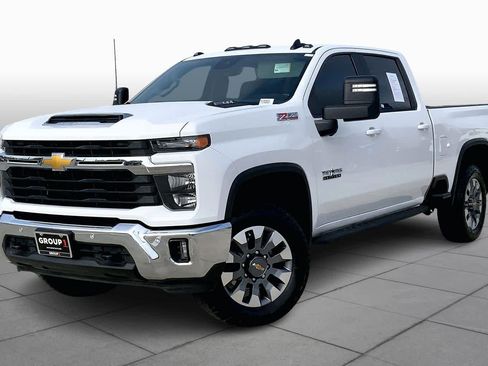 Used 2025 Chevrolet Silverado 2500 LT w/ Texas Edition image 2