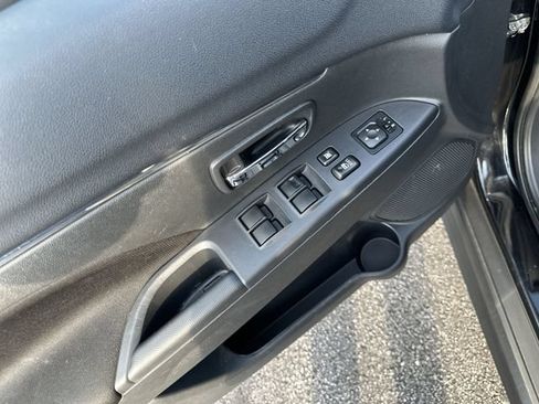 Used 2025 Mitsubishi Outlander Sport ES AWD/4WD image 17