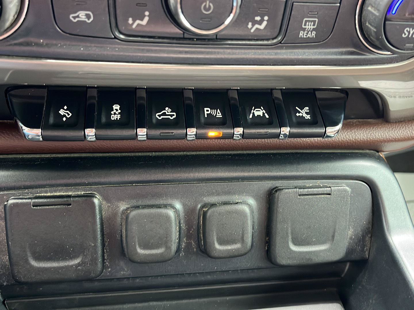Used 2018 Chevrolet Silverado 1500 High Country AWD/4WD image 19