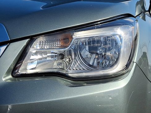 Used 2017 Subaru Forester 2.5i Premium AWD/4WD image 7