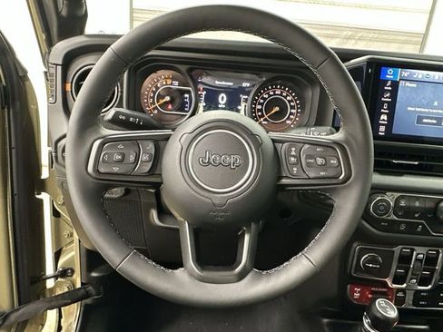 Used 2025 Jeep Gladiator Mojave w/ Safety Group image 12