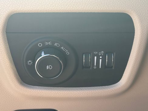 New 2026 Jeep Grand Cherokee Limited w/ Limited Altitude Package AWD/4WD image 32