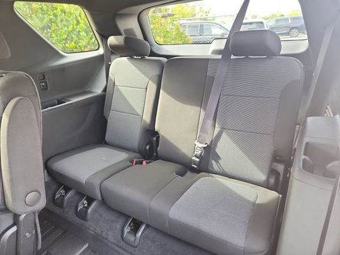 Used 2023 Chevrolet Traverse LT FWD image 10