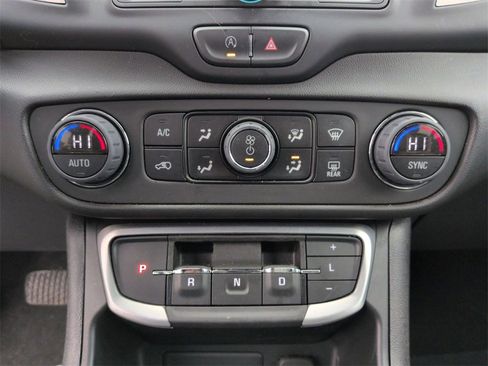 Used 2024 GMC Terrain SLE w/ Driver Convenience Package image 22