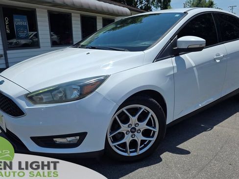 Used 2015 Ford Focus SE w/ Equipment Group 201A FWD image 1