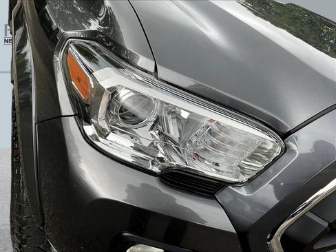 Used 2022 Toyota Tacoma SR5 w/ Technology Package RWD image 34