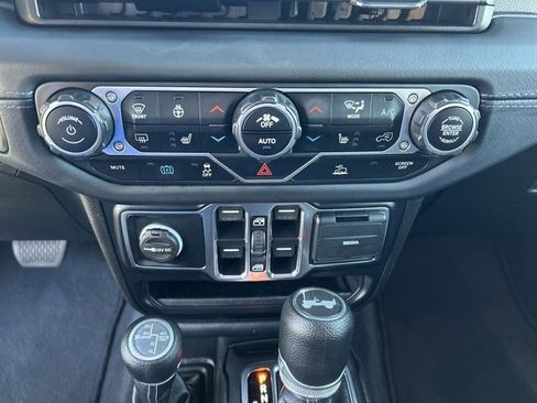 Used 2024 Jeep Wrangler Sahara image 21