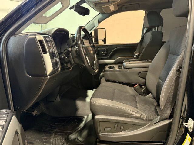 Used 2018 Chevrolet Silverado 2500 LT w/ Midnight Edition AWD/4WD image 15