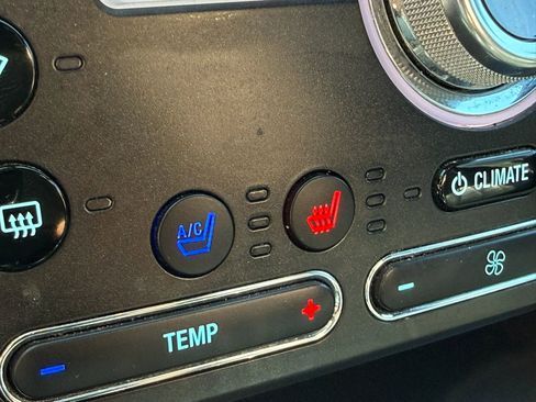 Used 2017 Ford Explorer Platinum image 25