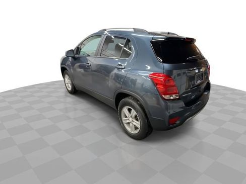 Used 2022 Chevrolet Trax LT w/ LT Convenience Package image 7