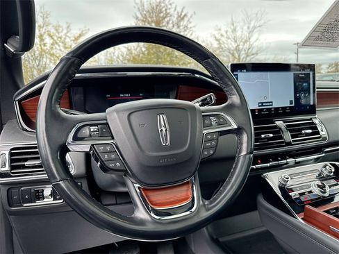 Used 2023 Lincoln Navigator Reserve image 21
