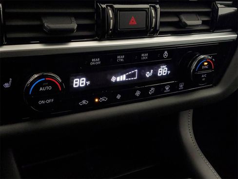 Used 2024 Nissan Pathfinder SL image 21