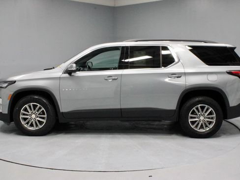 Used 2023 Chevrolet Traverse LT FWD image 8