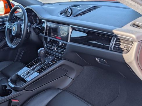 Certified 2024 Porsche Macan image 13