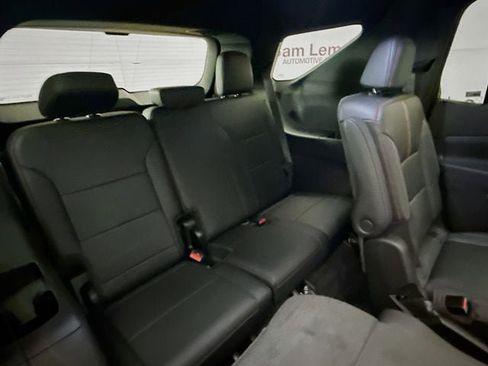 Used 2024 Chevrolet Traverse RS image 32