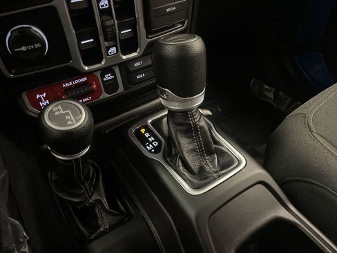 Used 2024 Jeep Gladiator Sport AWD/4WD image 9
