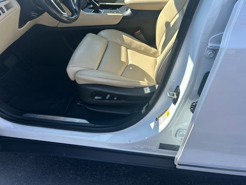 Used 2017 Cadillac XT5 Luxury image 17