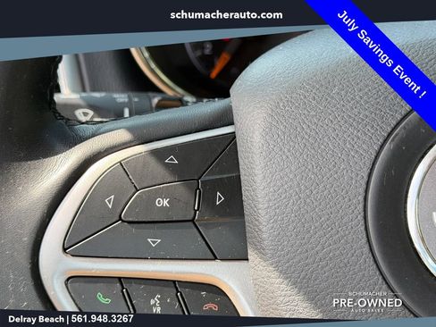 Used 2019 Jeep Grand Cherokee Laredo AWD/4WD image 25
