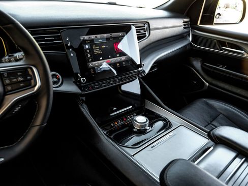 Used 2024 Jeep Wagoneer Series II w/ Convenience Group I image 29