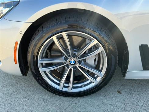 Used 2016 BMW 750i xDrive image 23