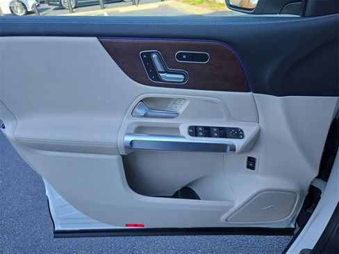 Certified 2023 Mercedes-Benz EQB 300 4MATIC image 19