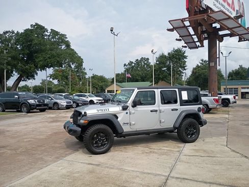 Used 2023 Jeep Wrangler Unlimited AWD/4WD image 9
