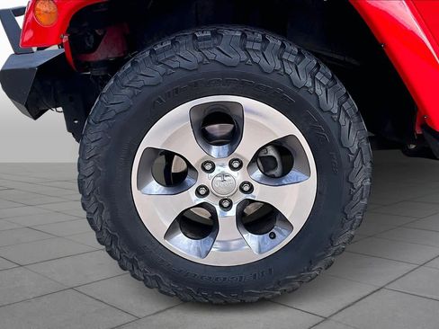 Used 2018 Jeep Wrangler Unlimited Sahara image 10