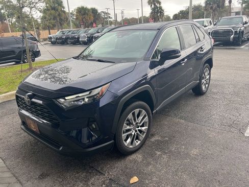 Used 2023 Toyota RAV4 XLE Premium image 5