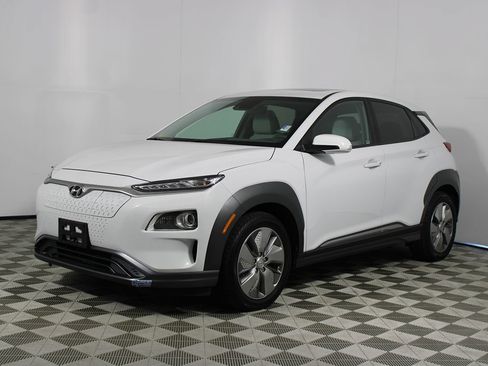 Used 2021 Hyundai Kona Limited w/ Cargo Package FWD image 3