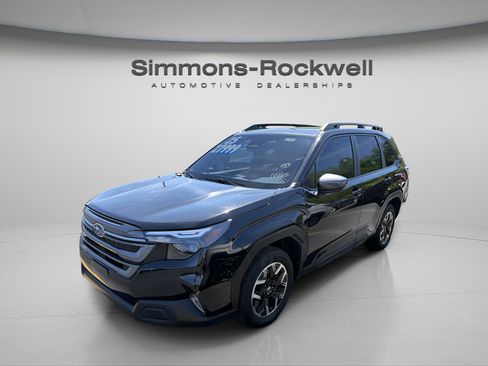 Used 2025 Subaru Forester Premium AWD/4WD image 2