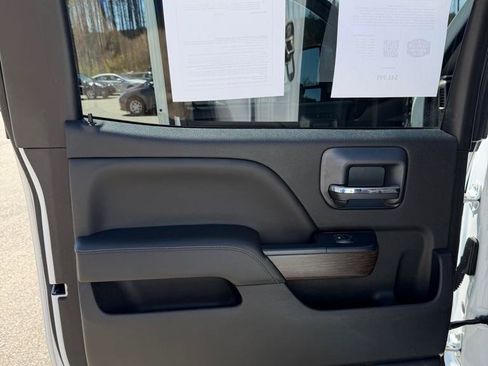 Used 2018 GMC Sierra 2500 Denali w/ Duramax Plus Package AWD/4WD image 15