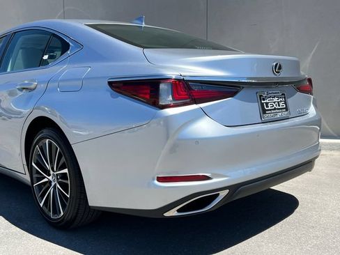 Used 2025 Lexus ES 350 w/ Premium Package FWD image 8