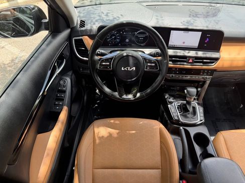 Used 2024 Kia Seltos EX FWD image 15