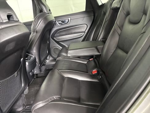 Used 2022 Volvo XC60 B5 Inscription image 21