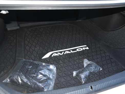 Used 2019 Toyota Avalon XSE image 18