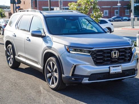 New 2025 Honda Pilot Touring image 3