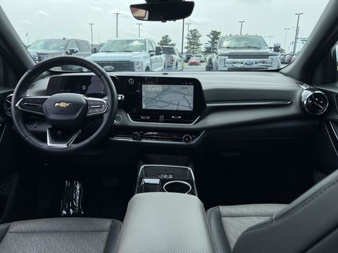 Used 2025 Chevrolet Equinox LT w/ Convenience Package II FWD image 31