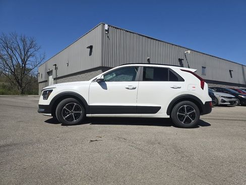 Certified 2025 Kia Niro EX FWD image 14