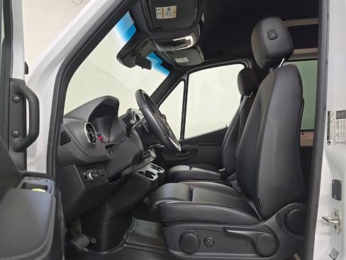 Used 2024 Mercedes-Benz Sprinter 2500 image 5
