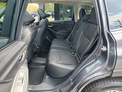 Used 2023 Subaru Forester Premium AWD/4WD image 30