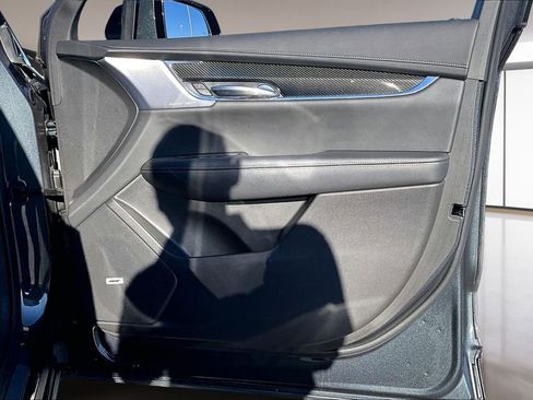 Certified 2023 Cadillac XT6 Sport w/ LPO, ONYX Package image 19