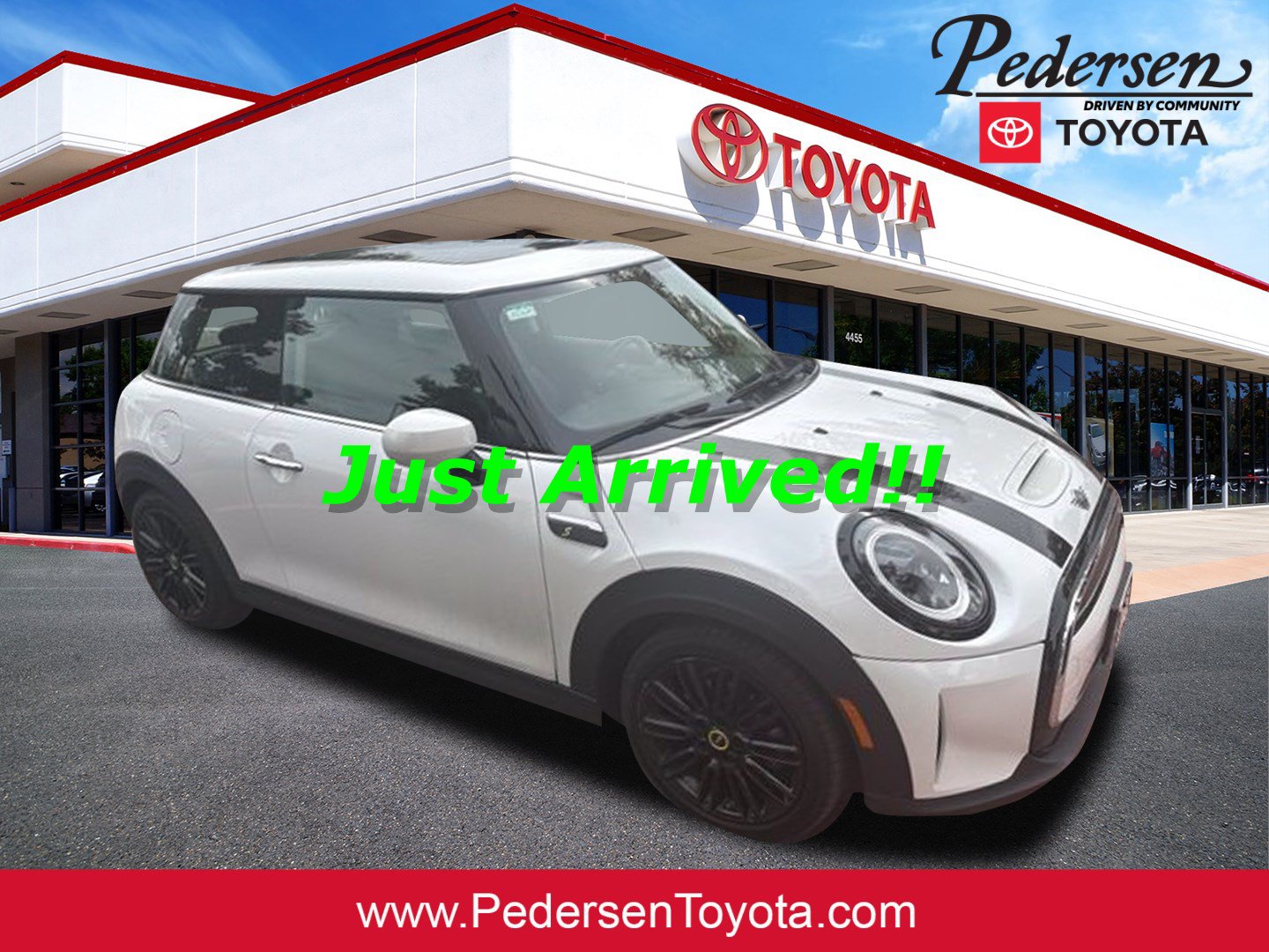 Used 2024 MINI Cooper SE FWD image 1