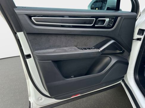 Used 2022 Porsche Cayenne GTS image 16