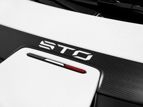 Used 2024 Lamborghini Huracan STO image 44